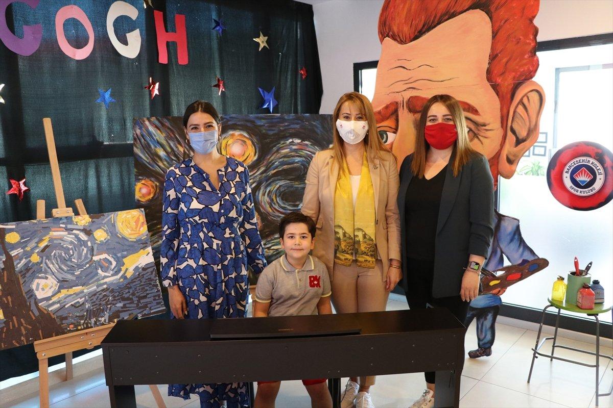 TEKNOFEST'te Cumhurbaşkanı Erdoğan'a piyano çalınca, Külliye'ye davet edildi