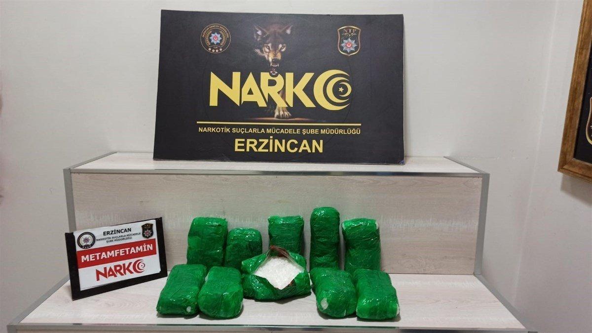 Erzincan'da aracın ön tamponunda metamfetamin ele geçirildi