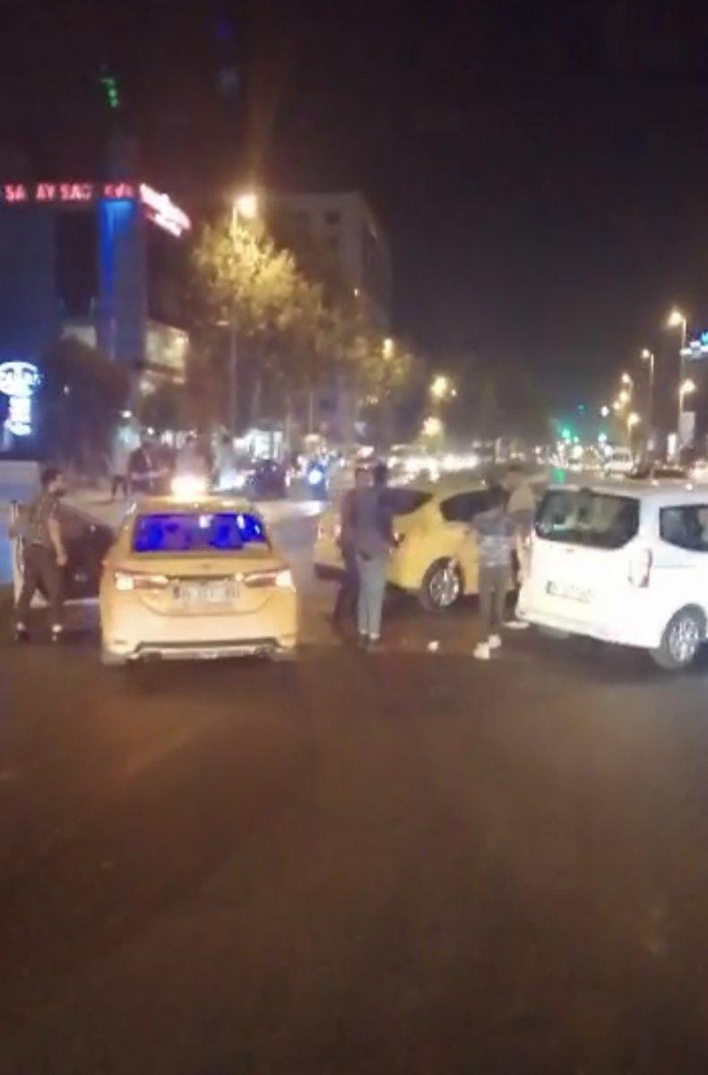 Esenyurt’ta iki taksicinin yol verme kavgası
