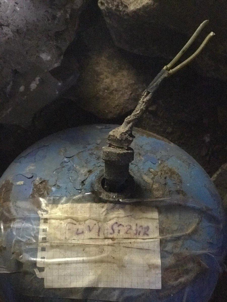 Mardin'de PKK'lı teröristlerin sığınağında patlayıcı ele geçirildi