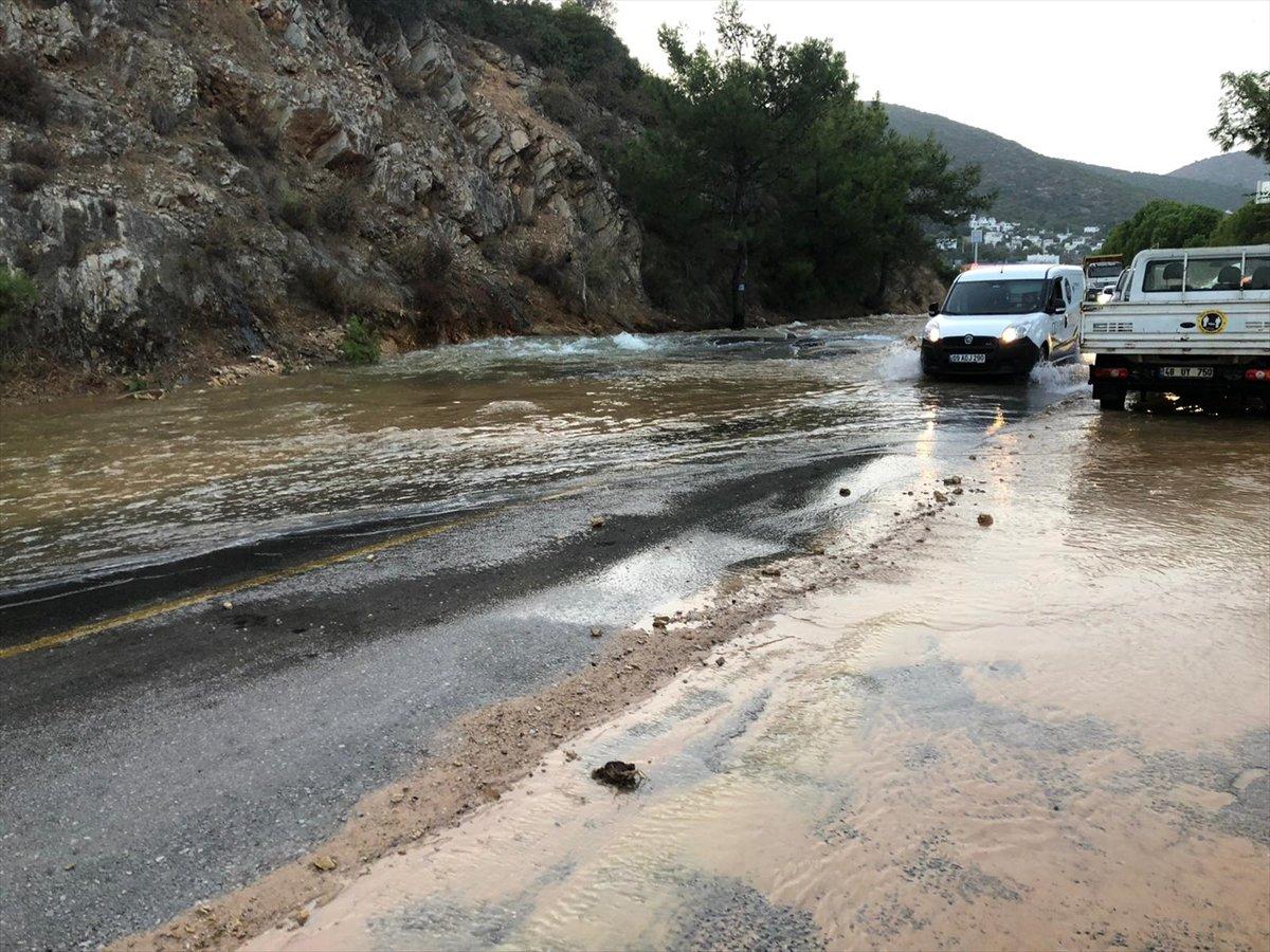 Bodrum'da içme suyu isale hattı patladı