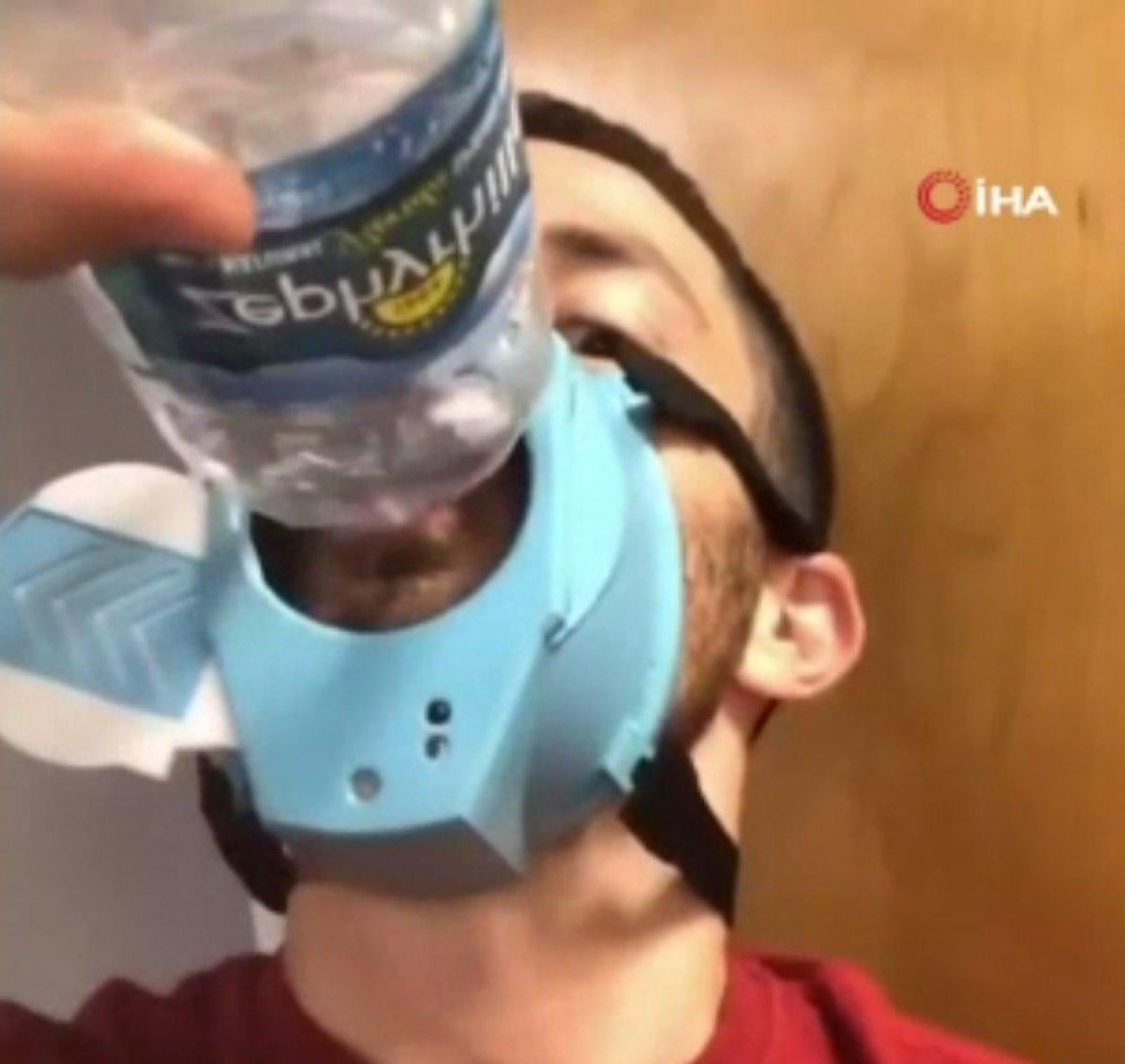 ABD’de yemek yerken bile çıkarılmayan otomatik maske