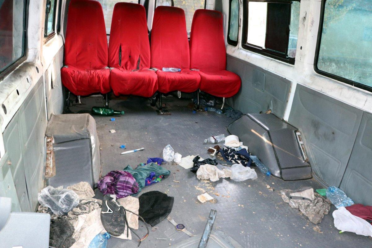 Van'da göçmenleri taşımak için koltukları söktüler