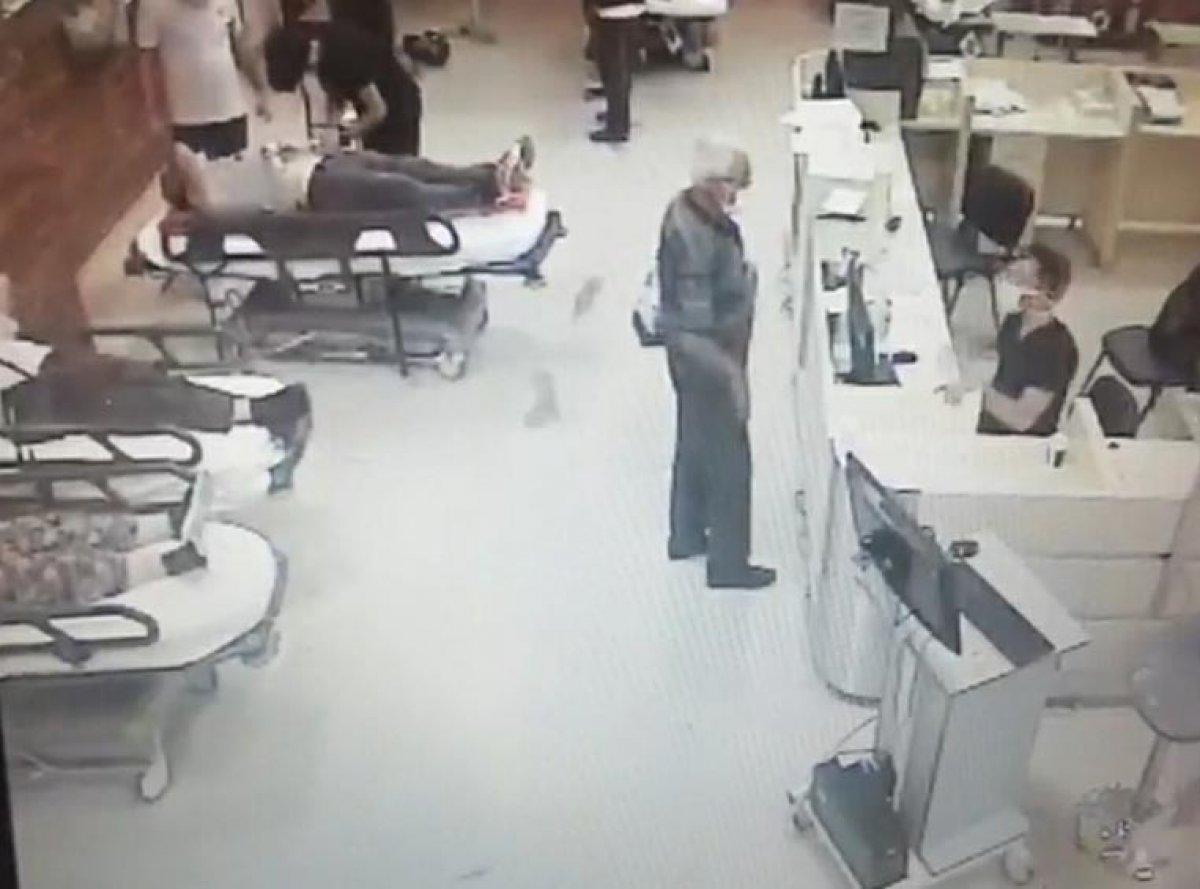 İzmir'de iki doktor, hasta ve yakını tarafından darbedildi