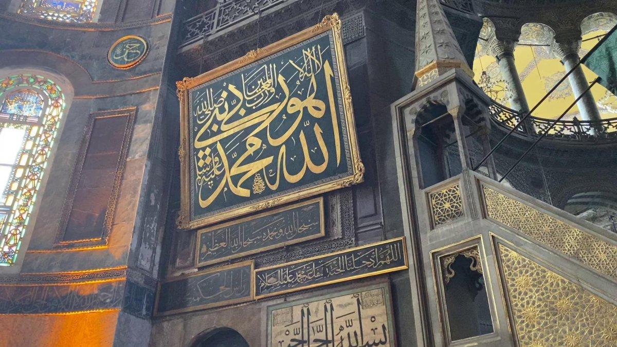 Cumhurbaşkanı Erdoğan, Ayasofya’ya 2 özel hat levhası hediye etti