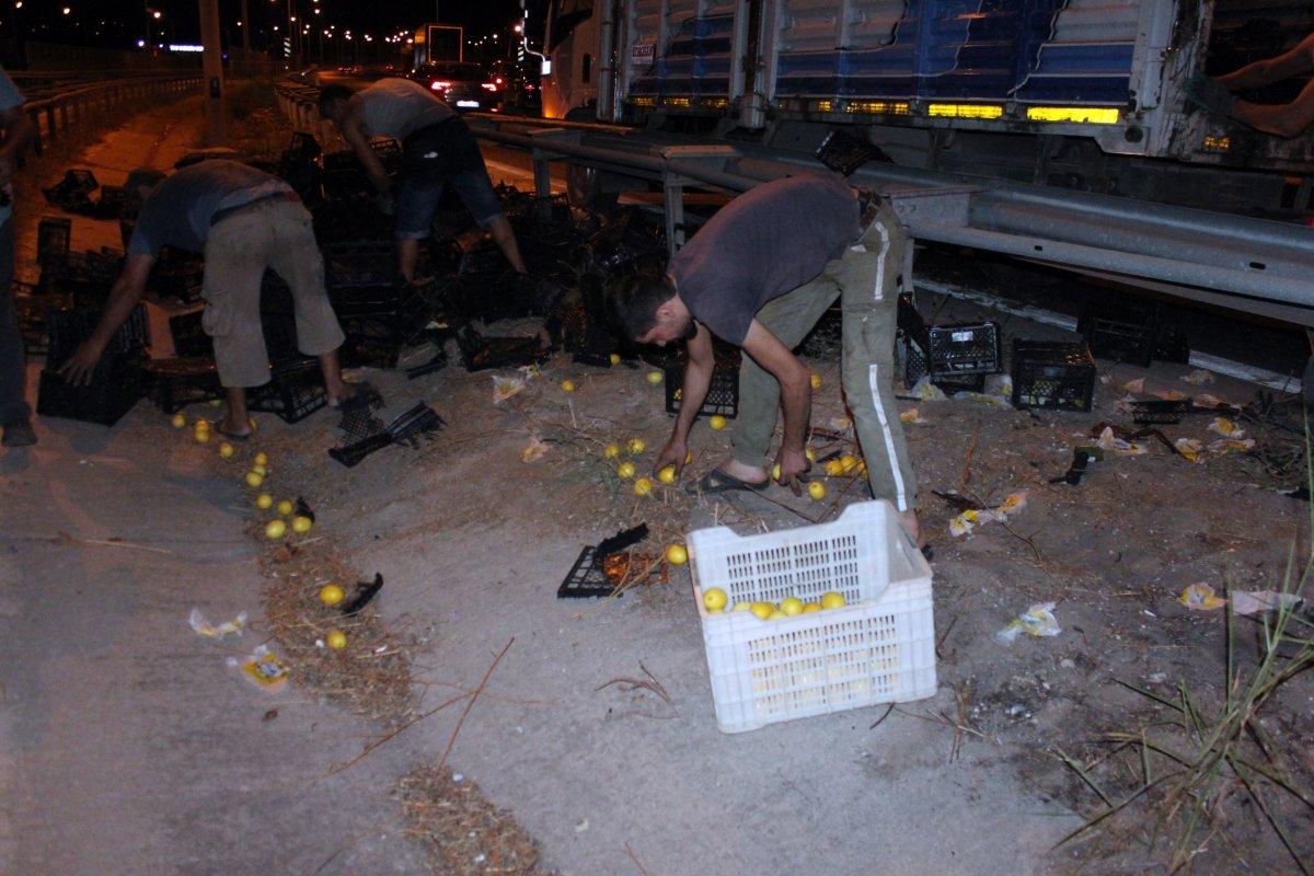 Mersin'de tırın yükü yola saçıldı