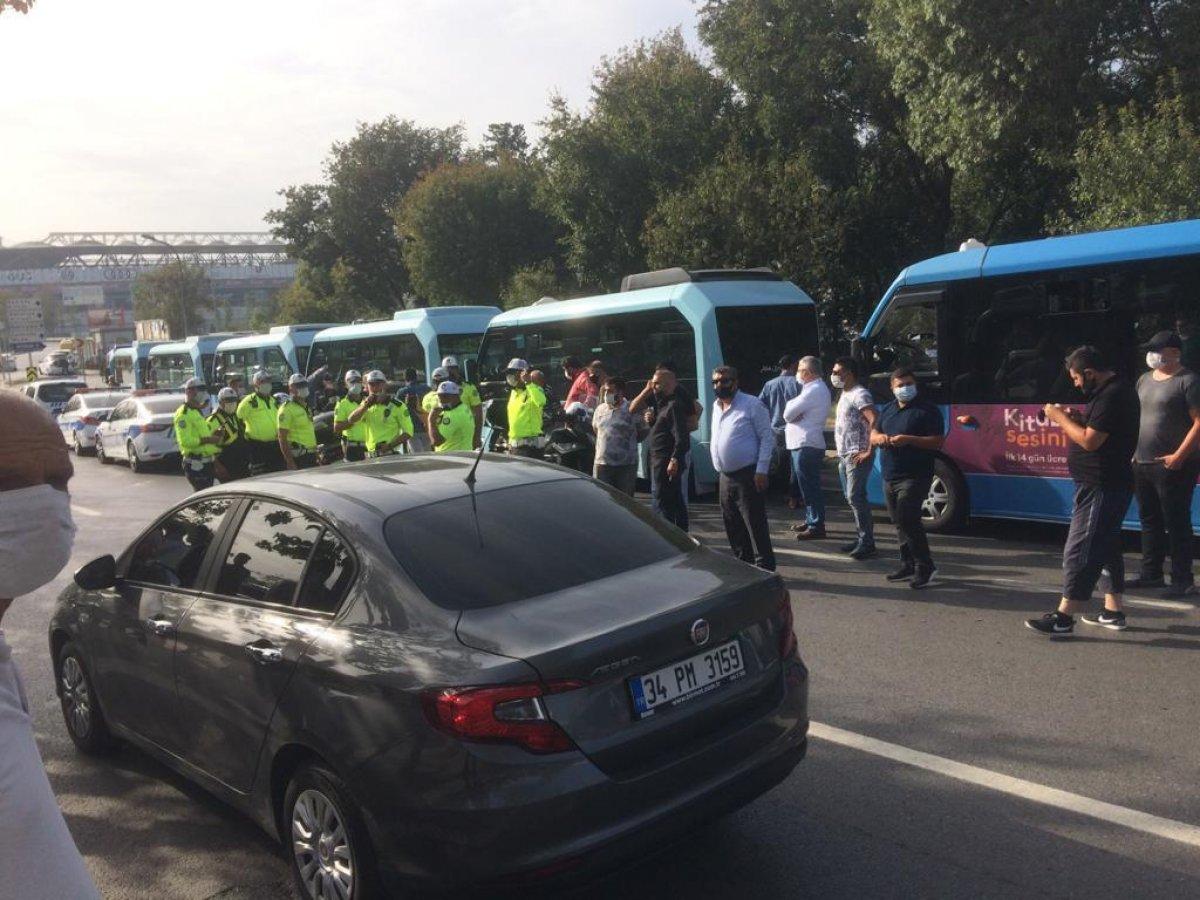 Minibüsçüler, taksi olmak için eylem yaptı