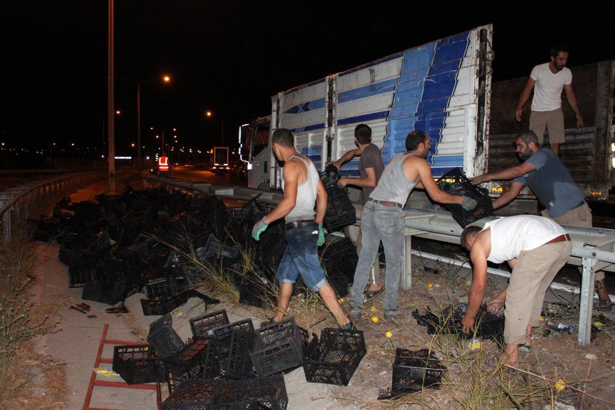 Mersin'de tırın yükü yola saçıldı