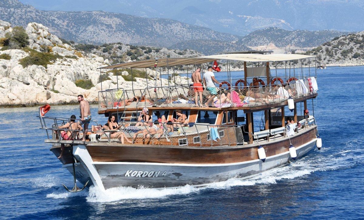 Ekim ayında Rus turistler Kekova’ya akın ediyor