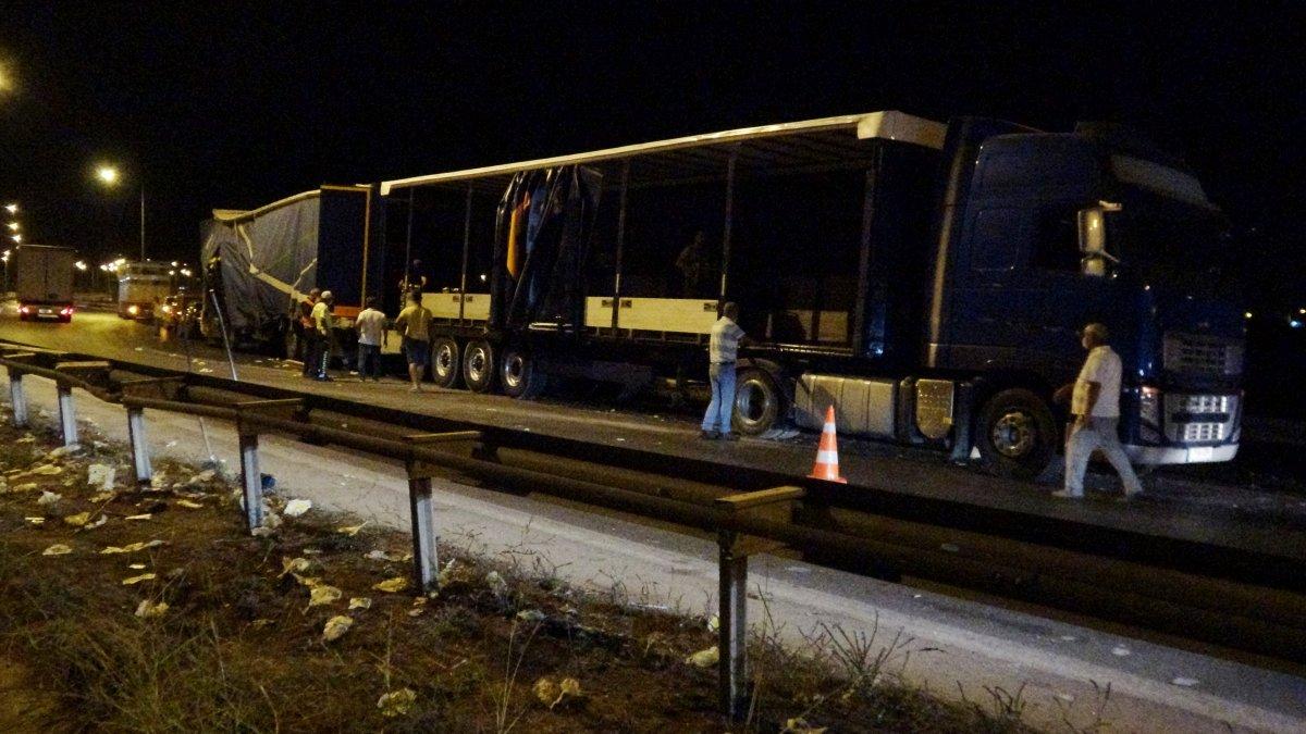 Mersin'de tırın yükü yola saçıldı