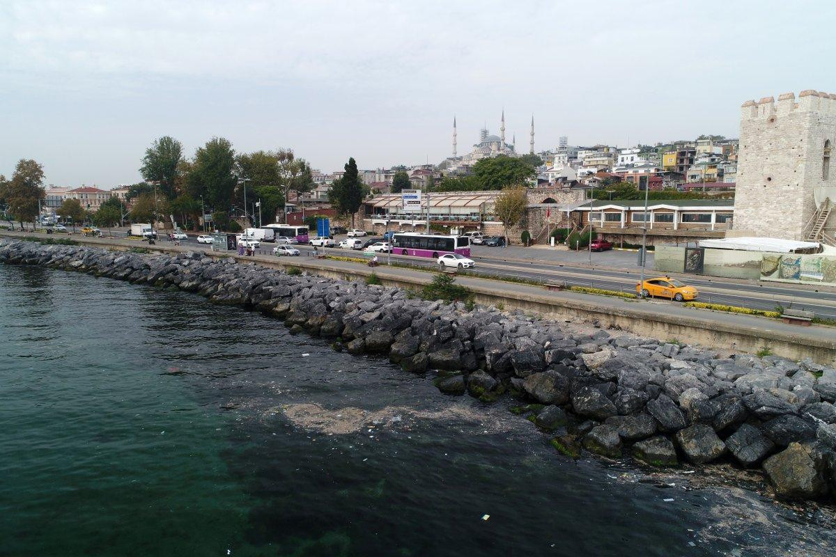 Yenikapı sahili çöp