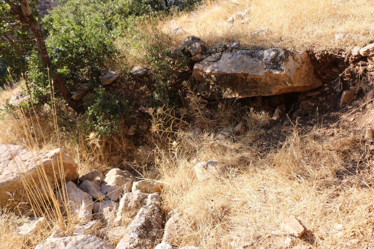 Adıyaman'da tarihi mağara defineciler tarafından tahrip edildi