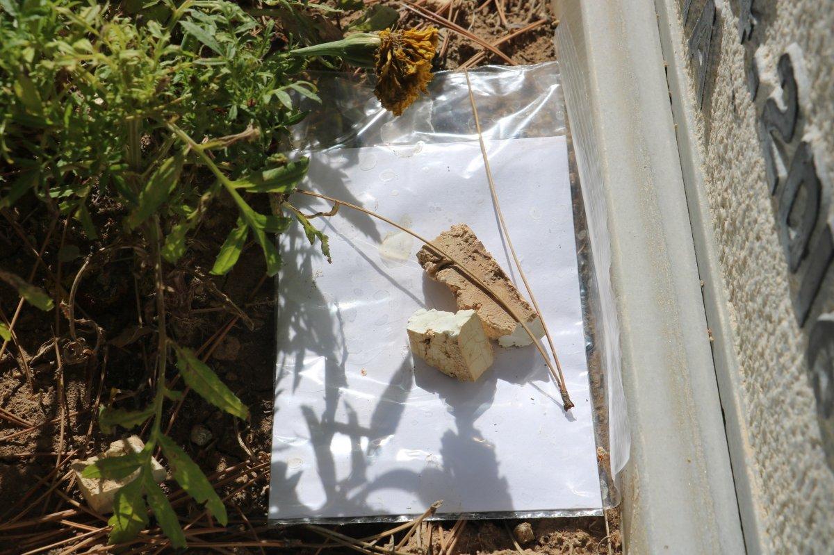 Sivas'ta şehitliklere bırakılan mektuplar görenleri şaşırttı