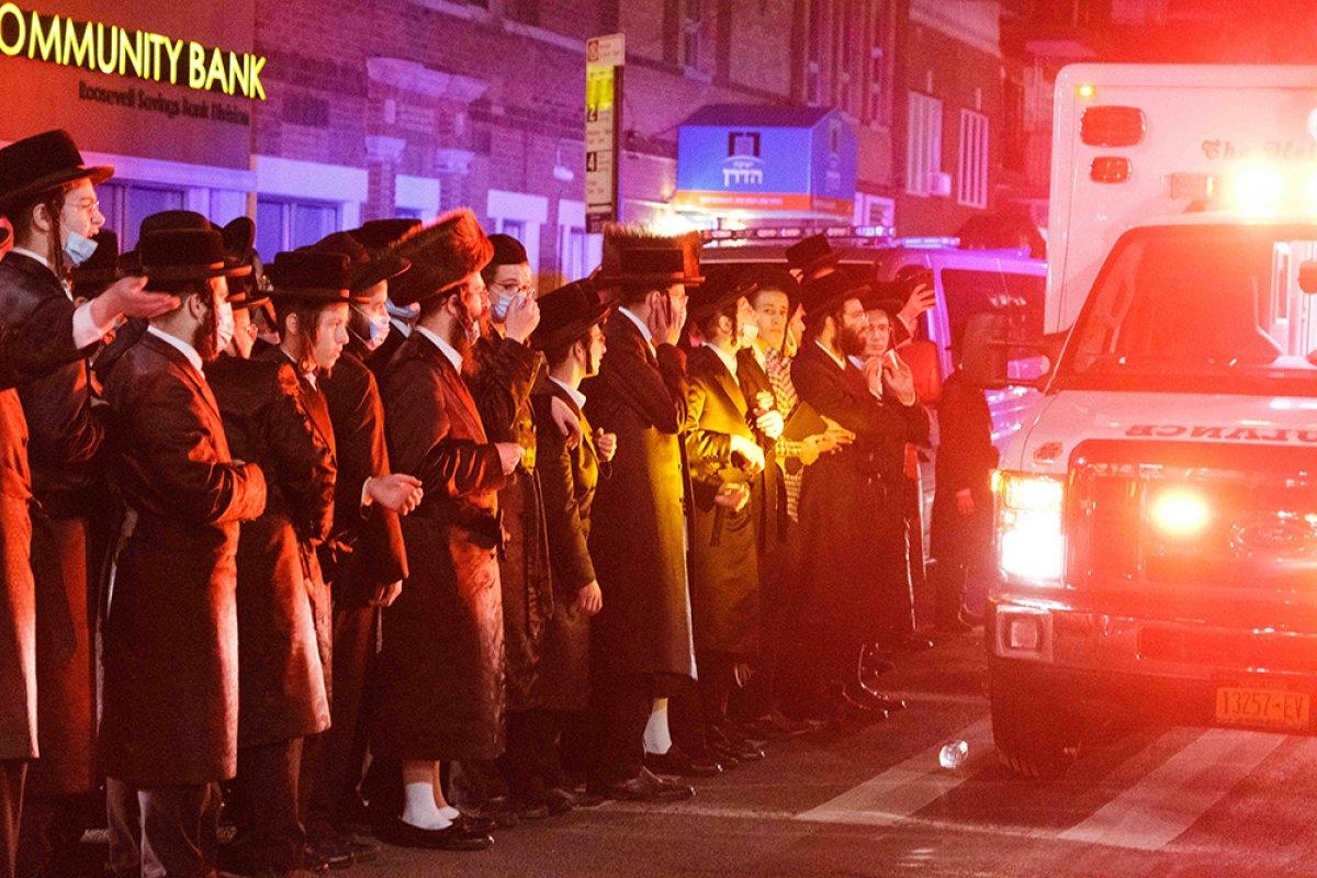 ABD'de Yahudiler, gösteride yanma tehlikesi atlattı