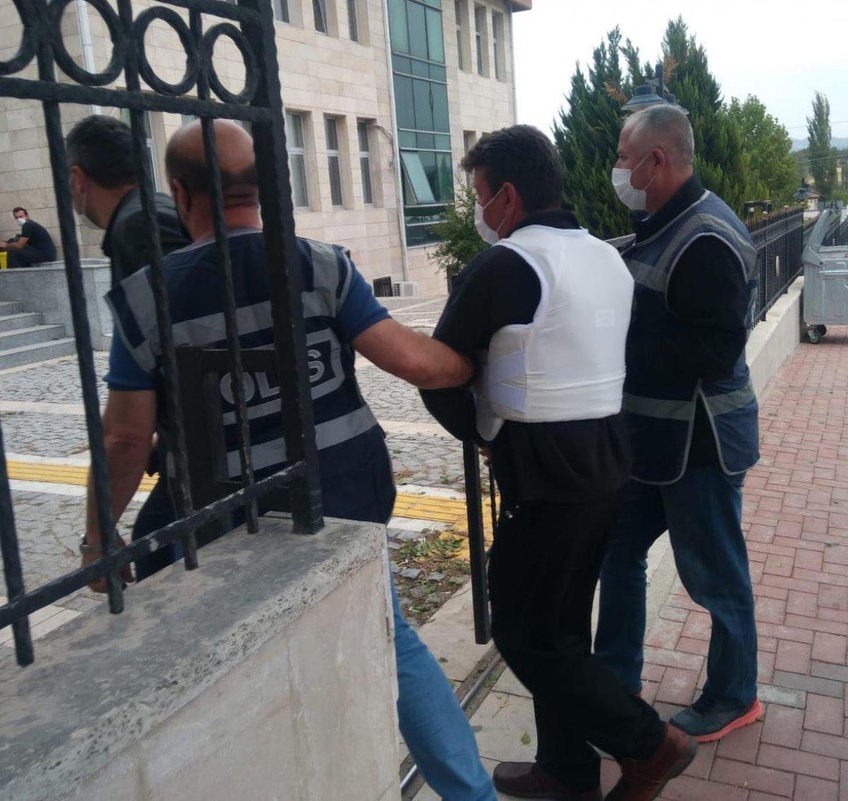 Canlı yayında kayınpederini öldürdüğünü itiraf edince yeniden tutuklandı