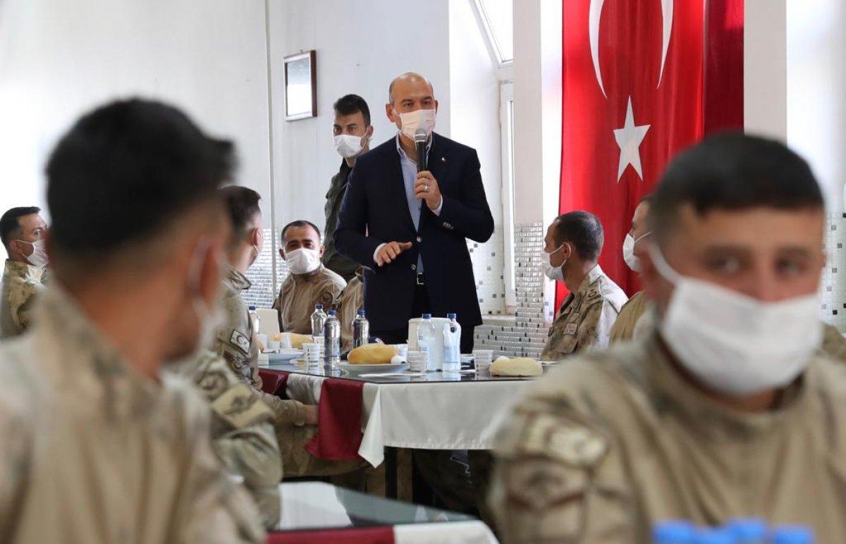 Süleyman Soylu: Teröristler telsizle konuşmaktan korkuyor