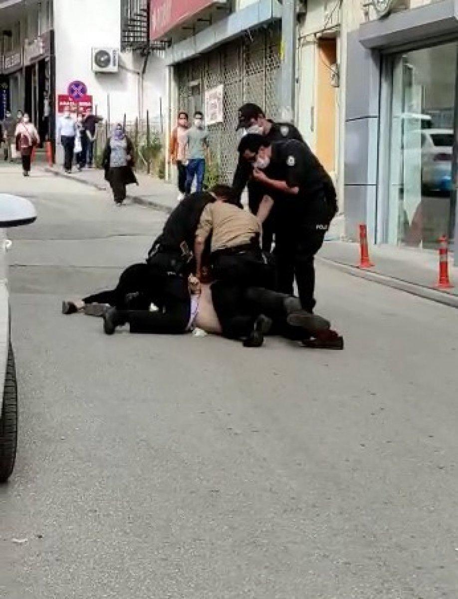 Bolu'da park kavgasında gözaltına alınmamak için direndi