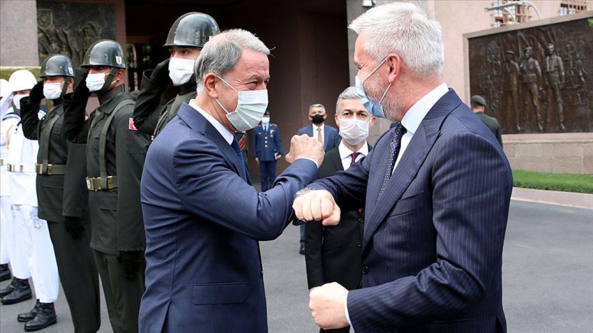 Hulusi Akar, İtalya Savunma Bakanı ile görüşecek