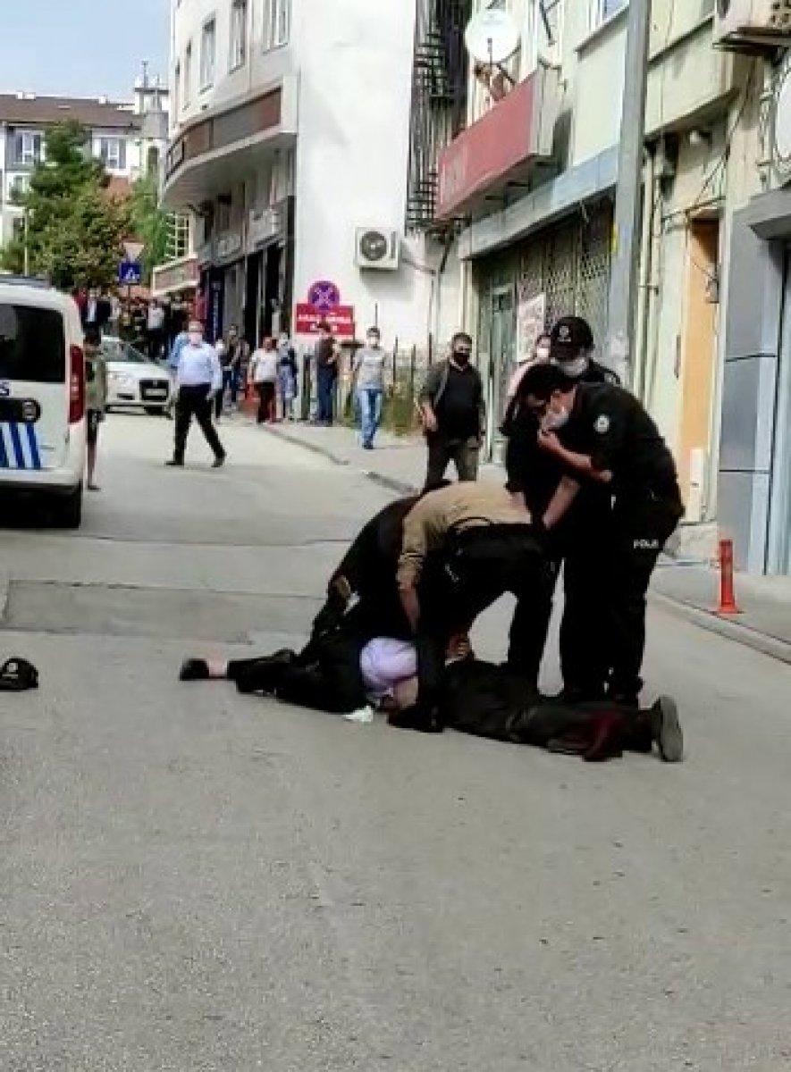 Bolu'da park kavgasında gözaltına alınmamak için direndi