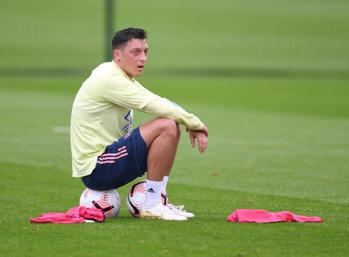 Mesut Özil, Avrupa Ligi kadrosuna alınmadı