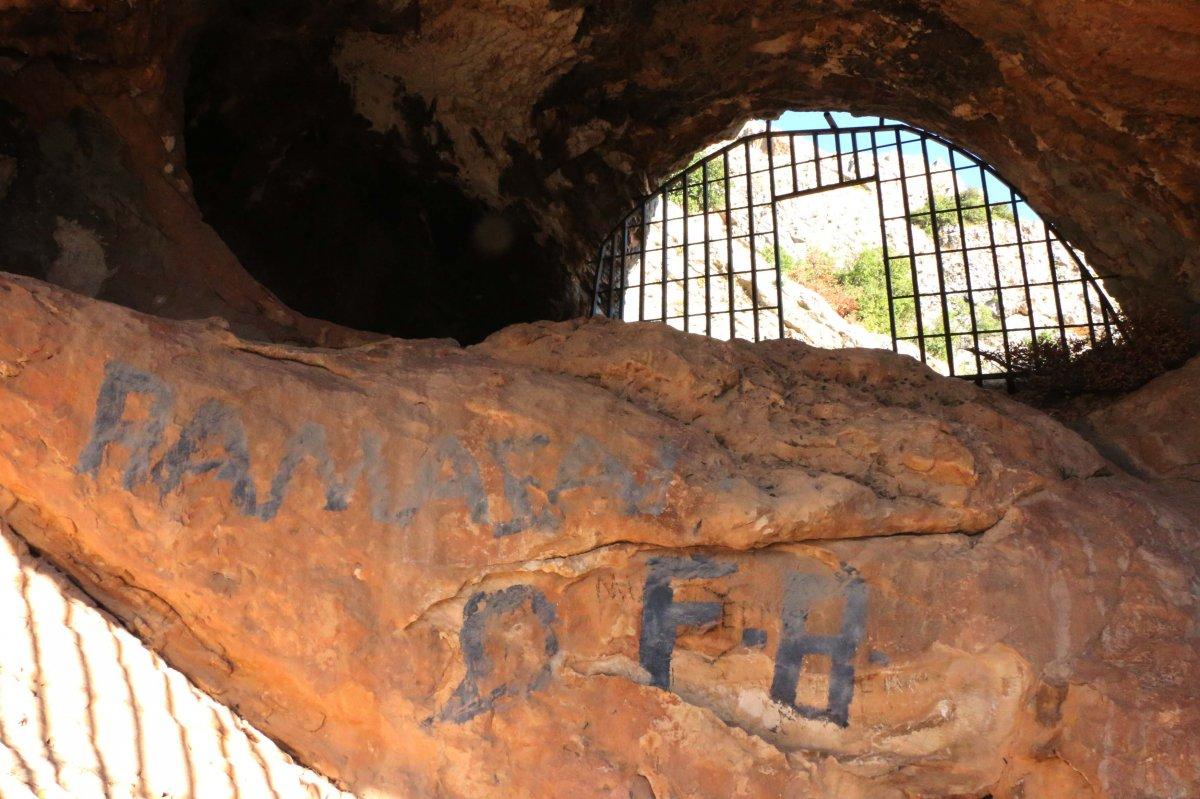 Adıyaman'da tarihi mağara defineciler tarafından tahrip edildi