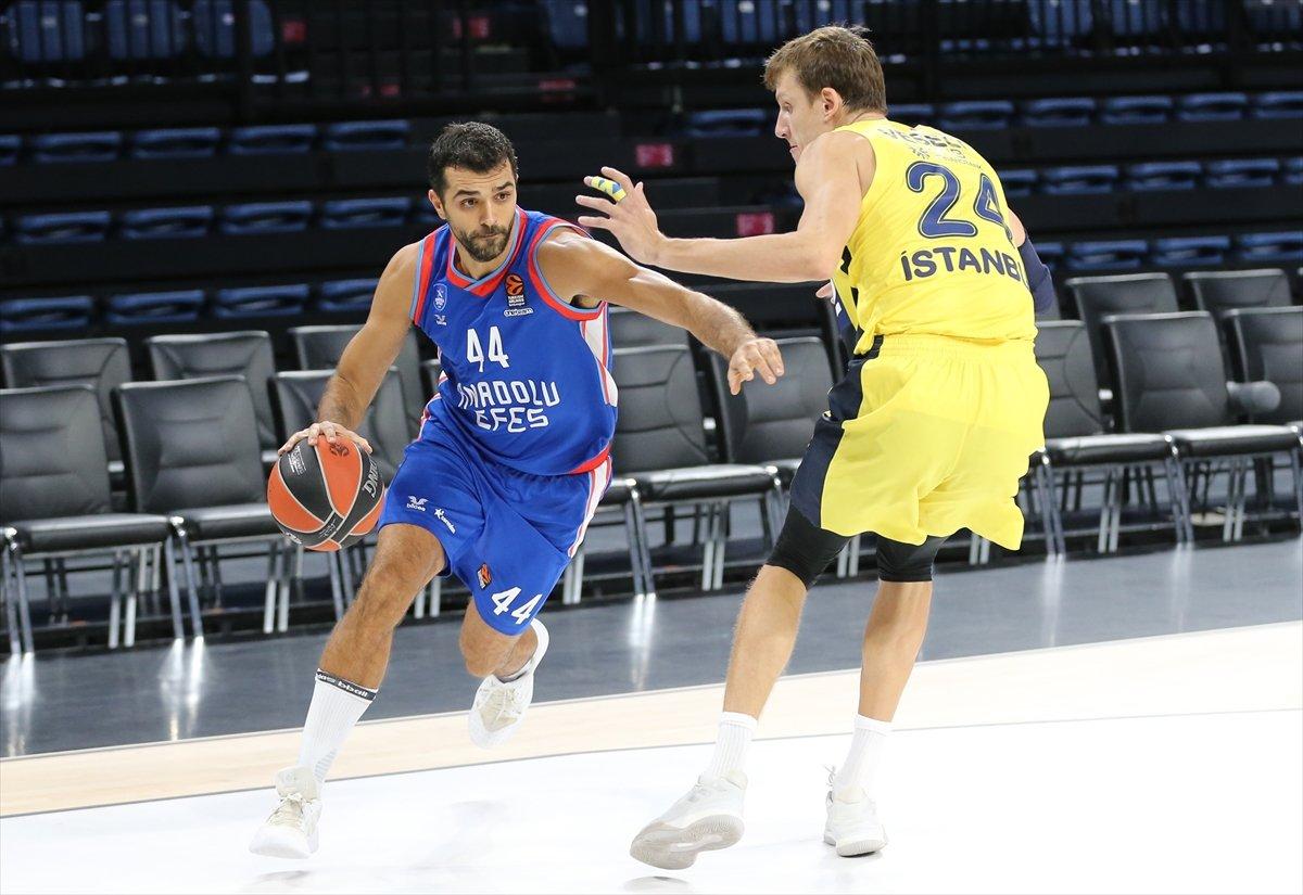 Fenerbahçe Euroleague'de Anadolu Efes'i mağlup etti