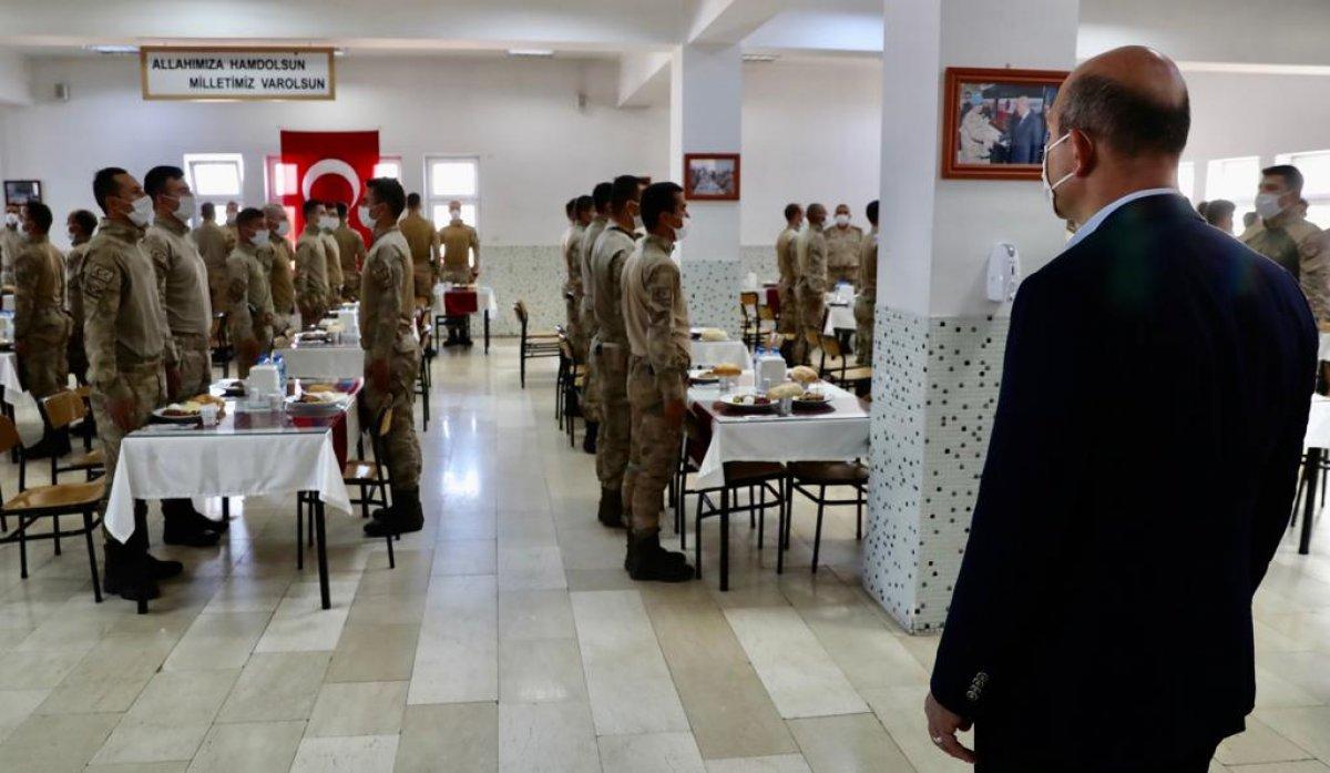 Süleyman Soylu: Teröristler telsizle konuşmaktan korkuyor