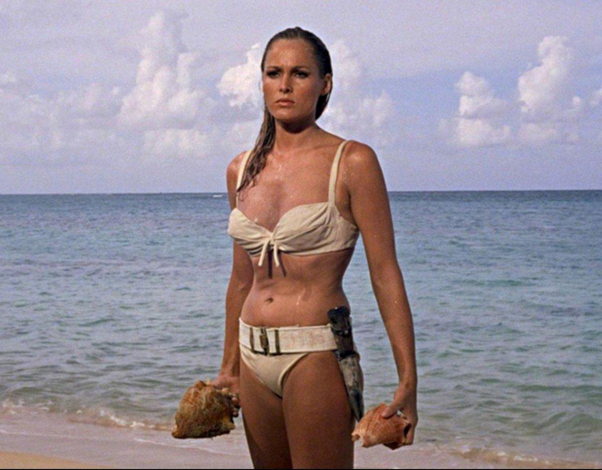 Ursula Andress’in giydiği bikini 500 bin dolara satılacak