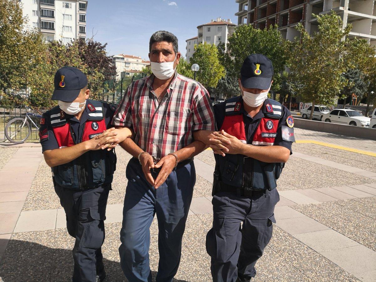 Aksaray'da torununun eline silah verip ateş ettirdi
