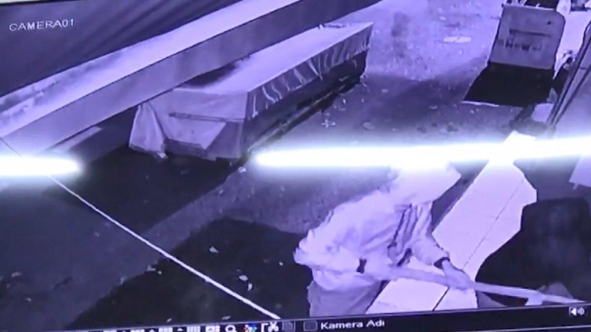 Bursa'da saniyeler içinde market soydular