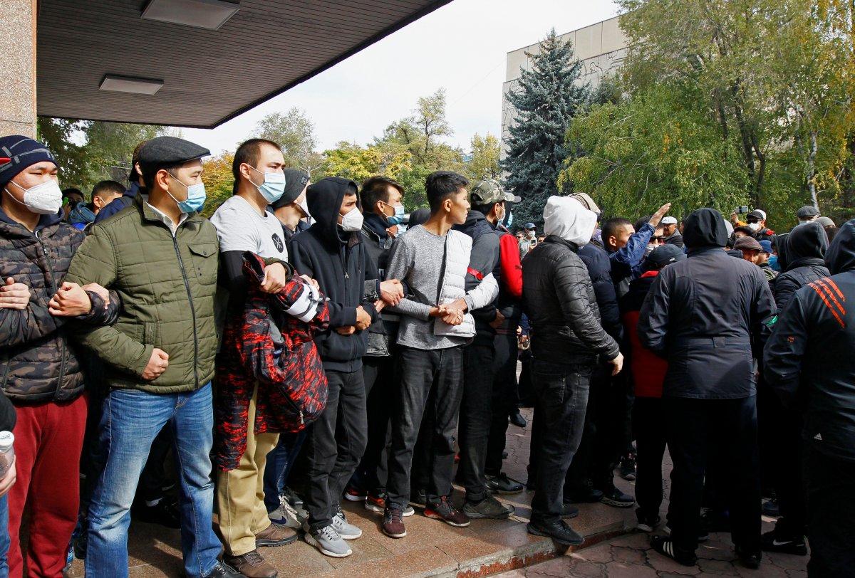 Bişkek'te olağanüstü hal ilan edildi