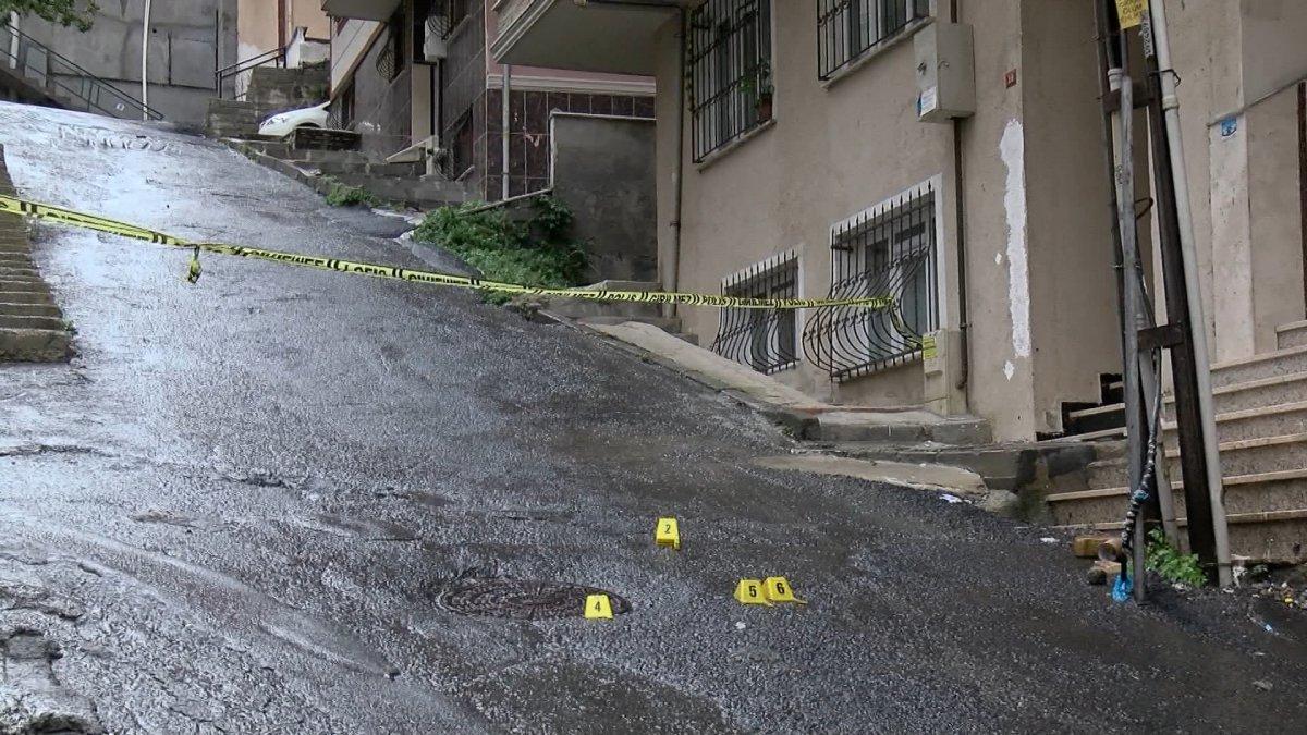 Eyüpsultan'da evine girmeye çalışan gence silahlı saldırı