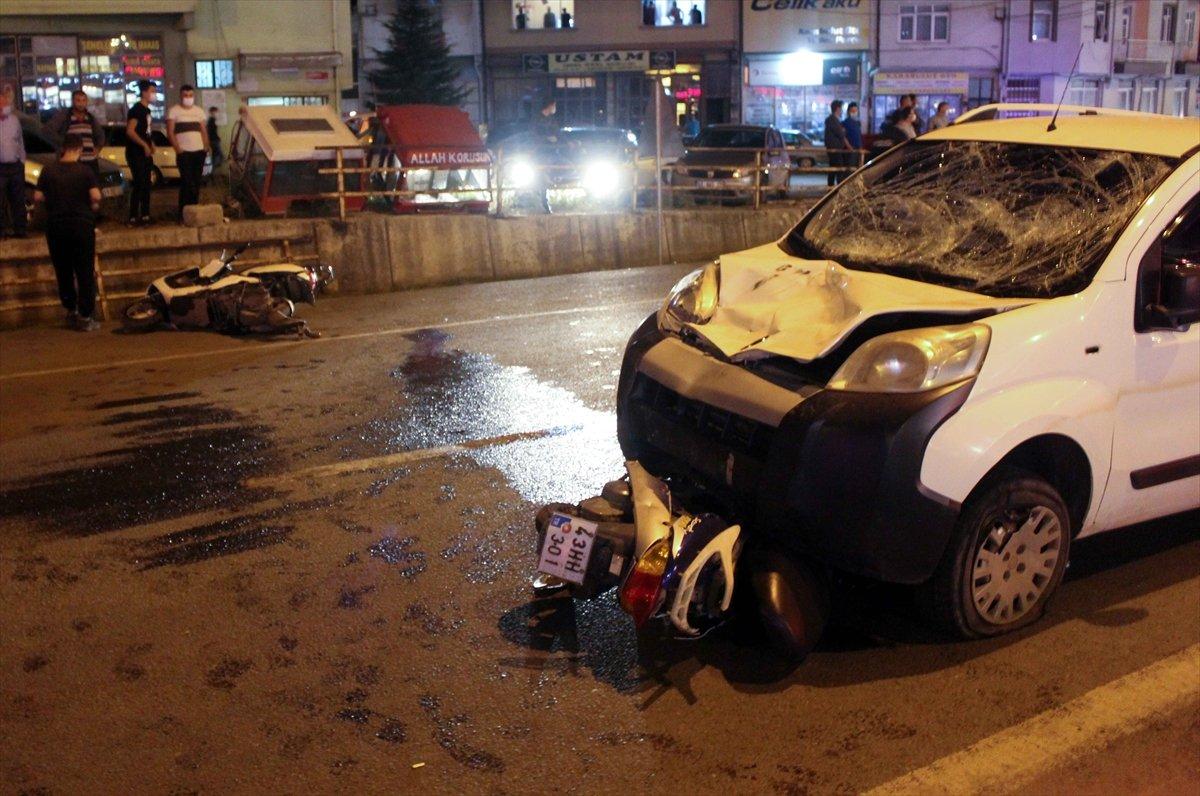 Kütahya'da ticari araç, iki motosiklete çarptı: 1 ölü
