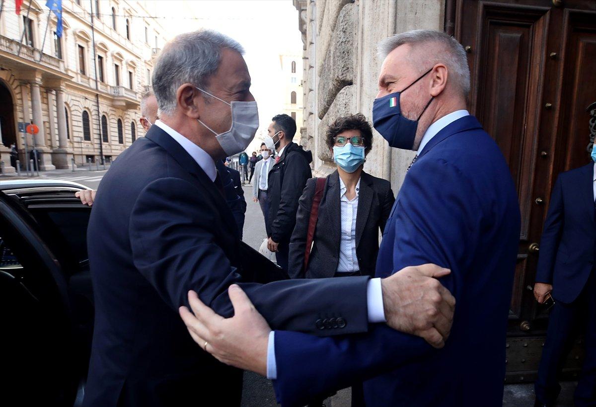 Milli Savunma Bakanı Hulusi Akar, İtalyan mevkidaşı Guerini ile görüştü