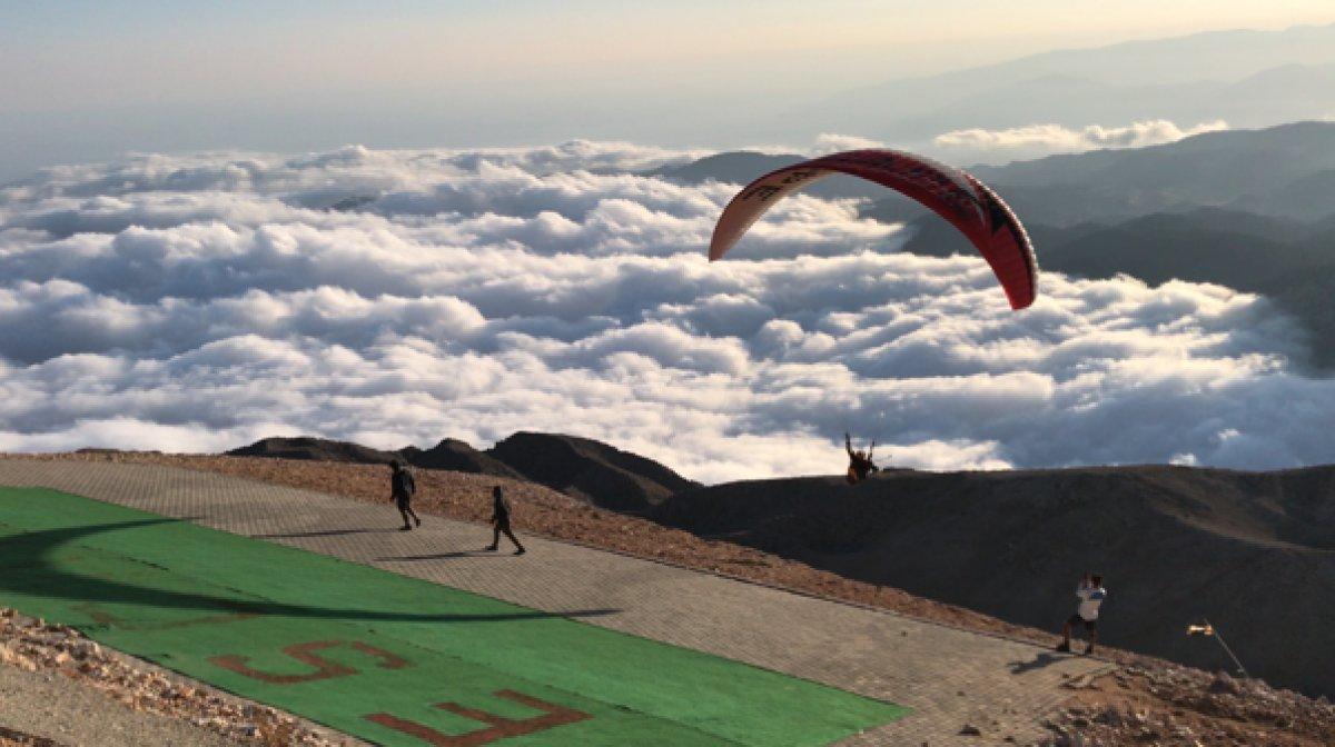 Antalya'daki Tahtalı Dağı zirvesine bu yıl 100 bin kişi çıktı