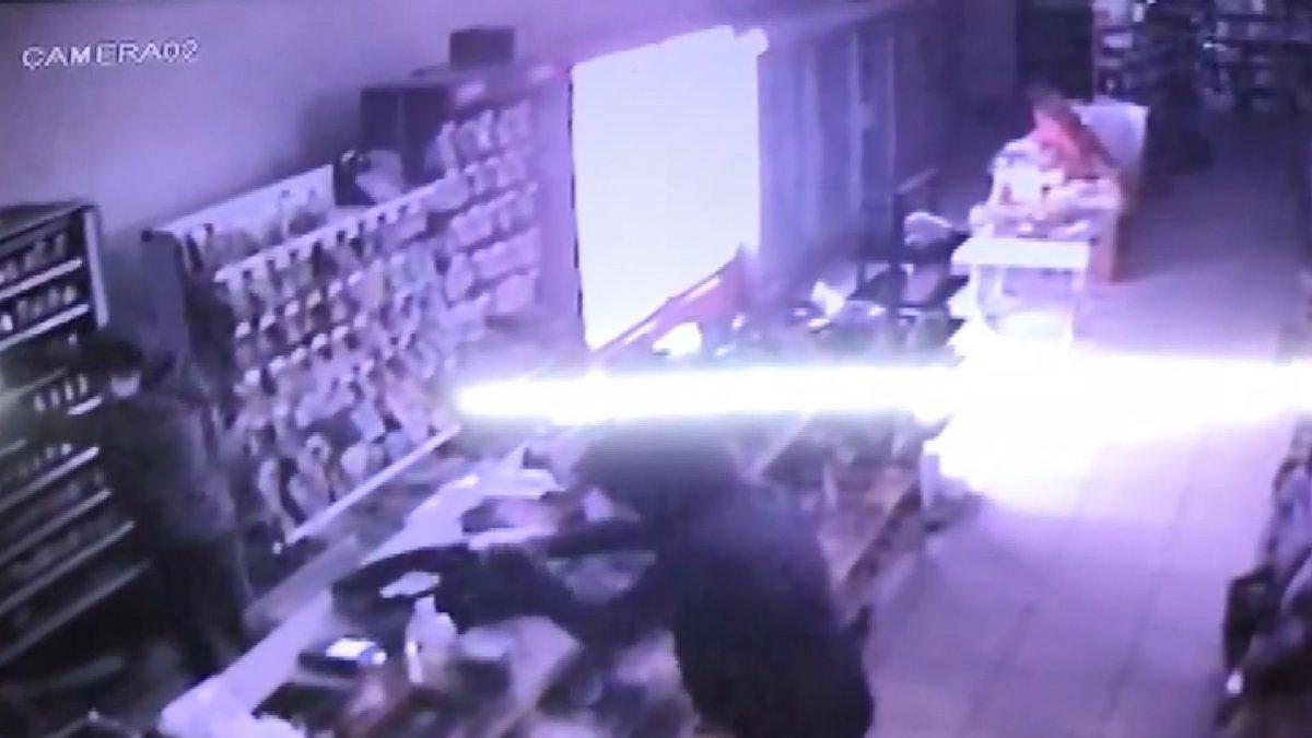 Bursa'da saniyeler içinde market soydular