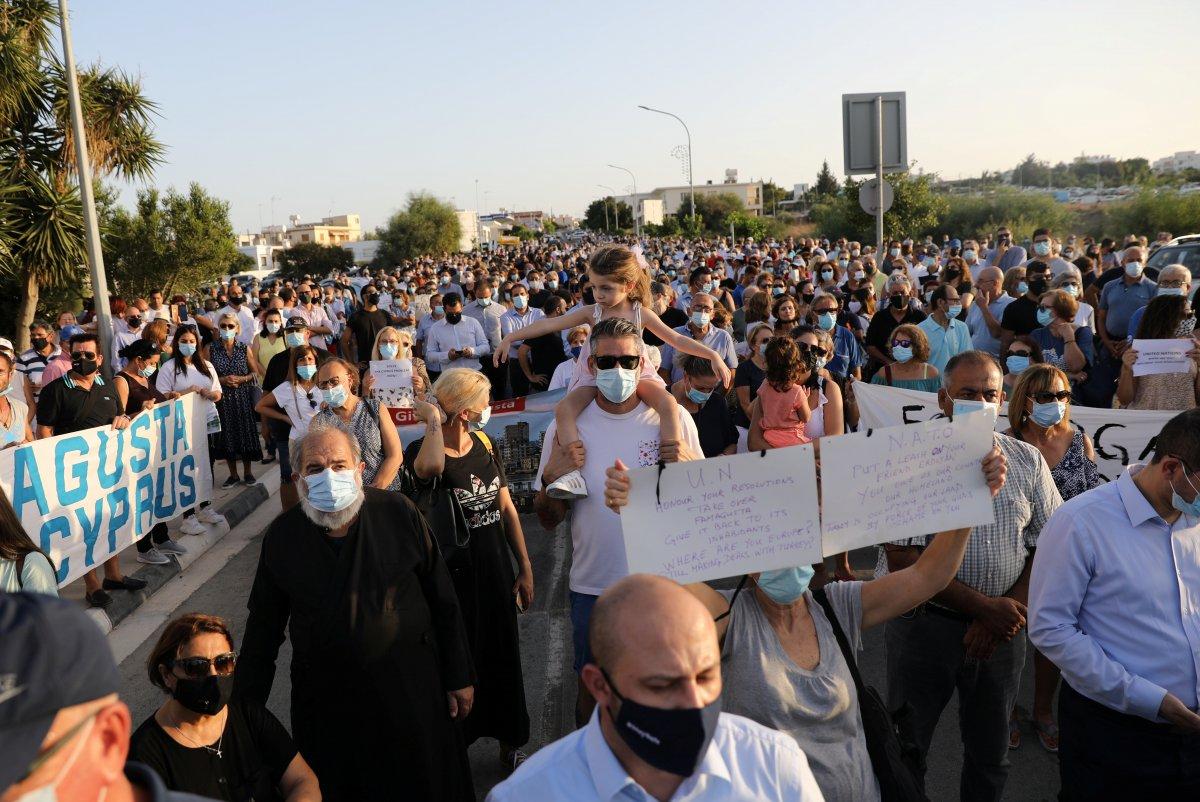 Kıbrıs'ta Rumlar, Maraş'ın açılmasını protesto etti