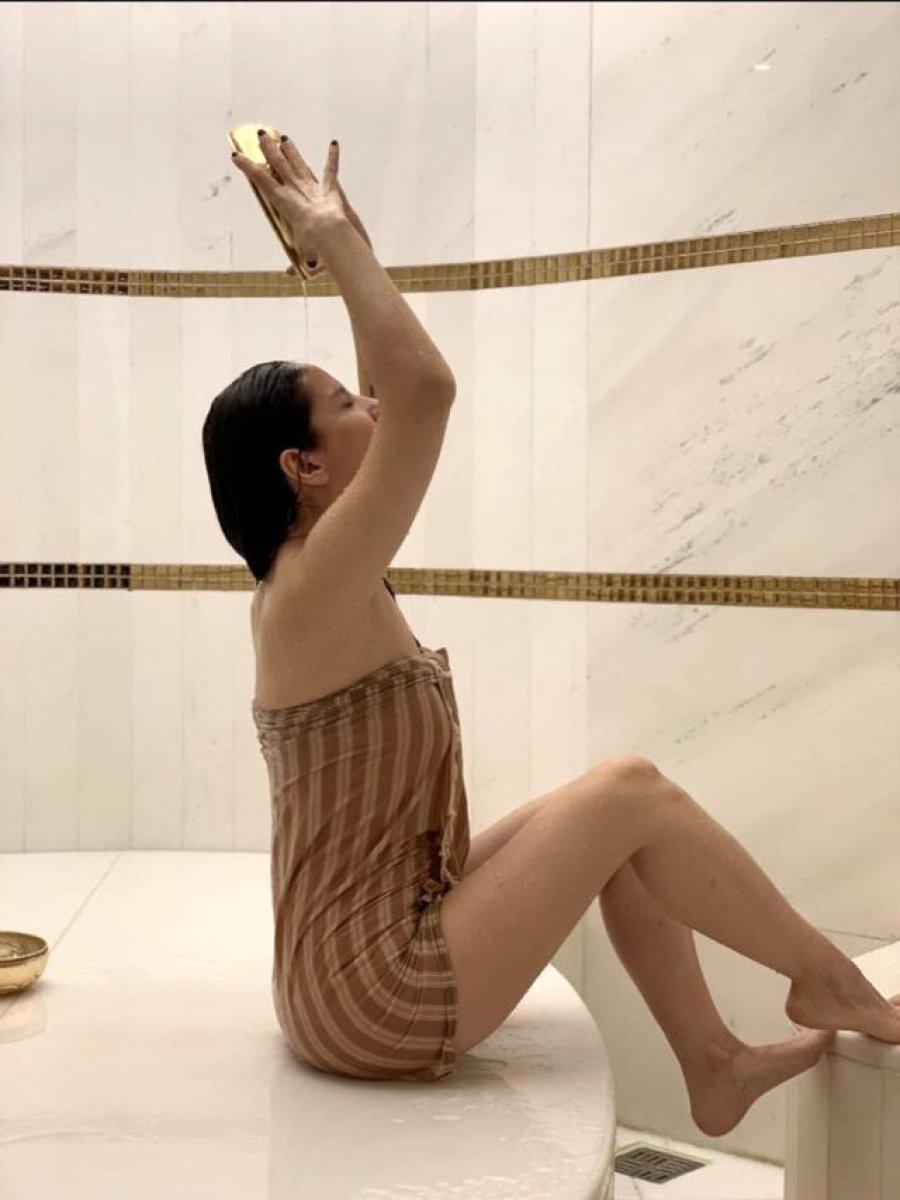 Aynur Aydın hamamda poz verdi