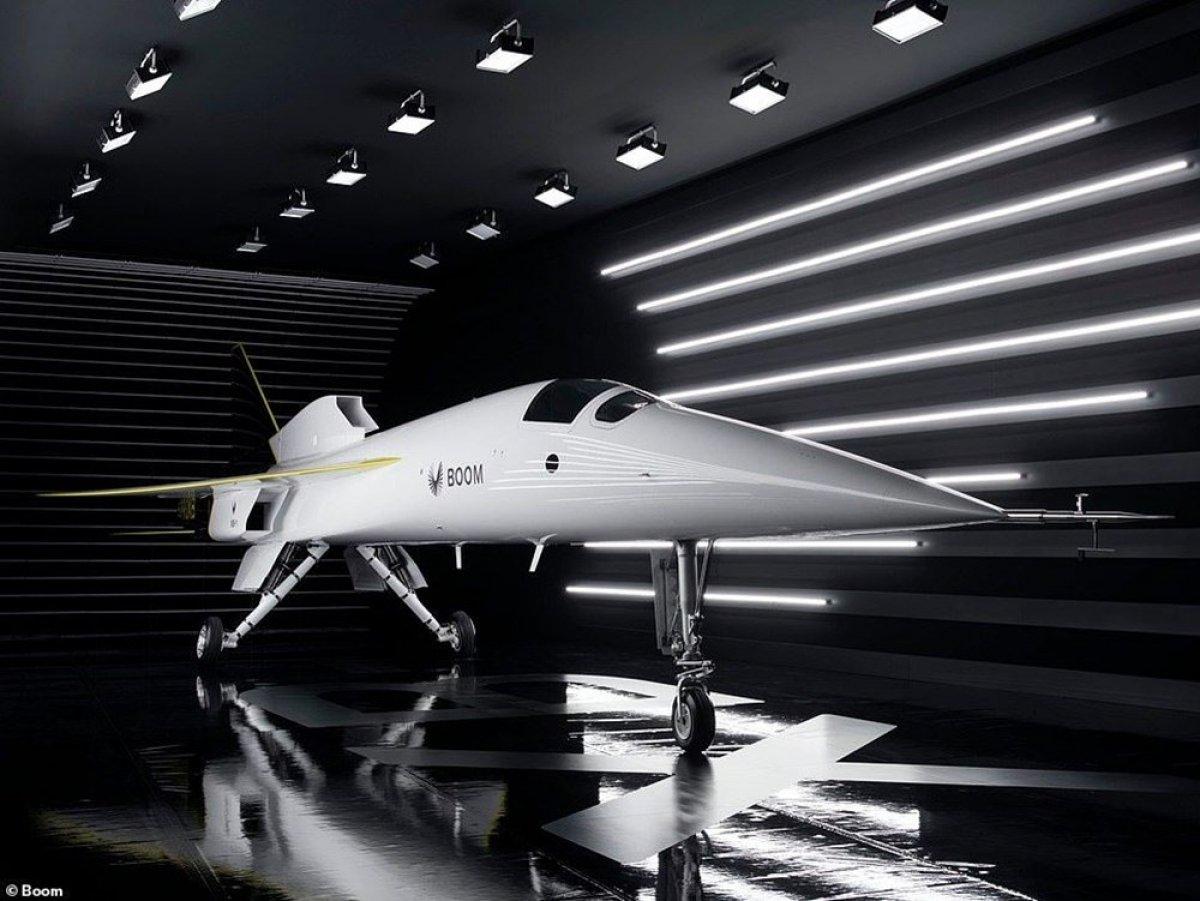 Boom yeni uçağını tanıttı