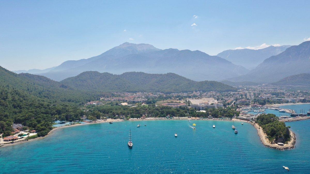Antalya'daki Tahtalı Dağı zirvesine bu yıl 100 bin kişi çıktı