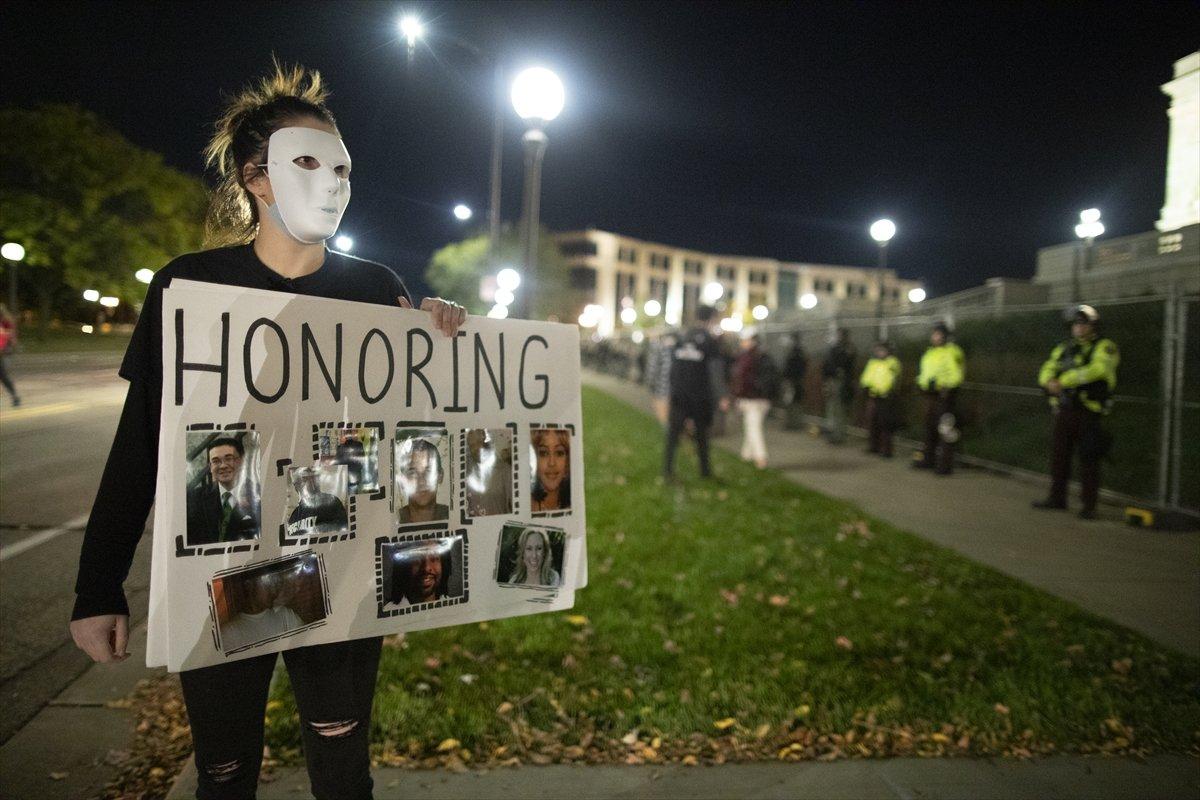 George Floyd'u öldüren polisin serbest bırakılması protesto edildi