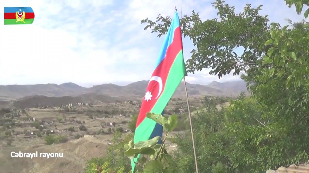Azerbaycan bayrağı, işgalden kurtarılan Cebrail'de dalgalanıyor