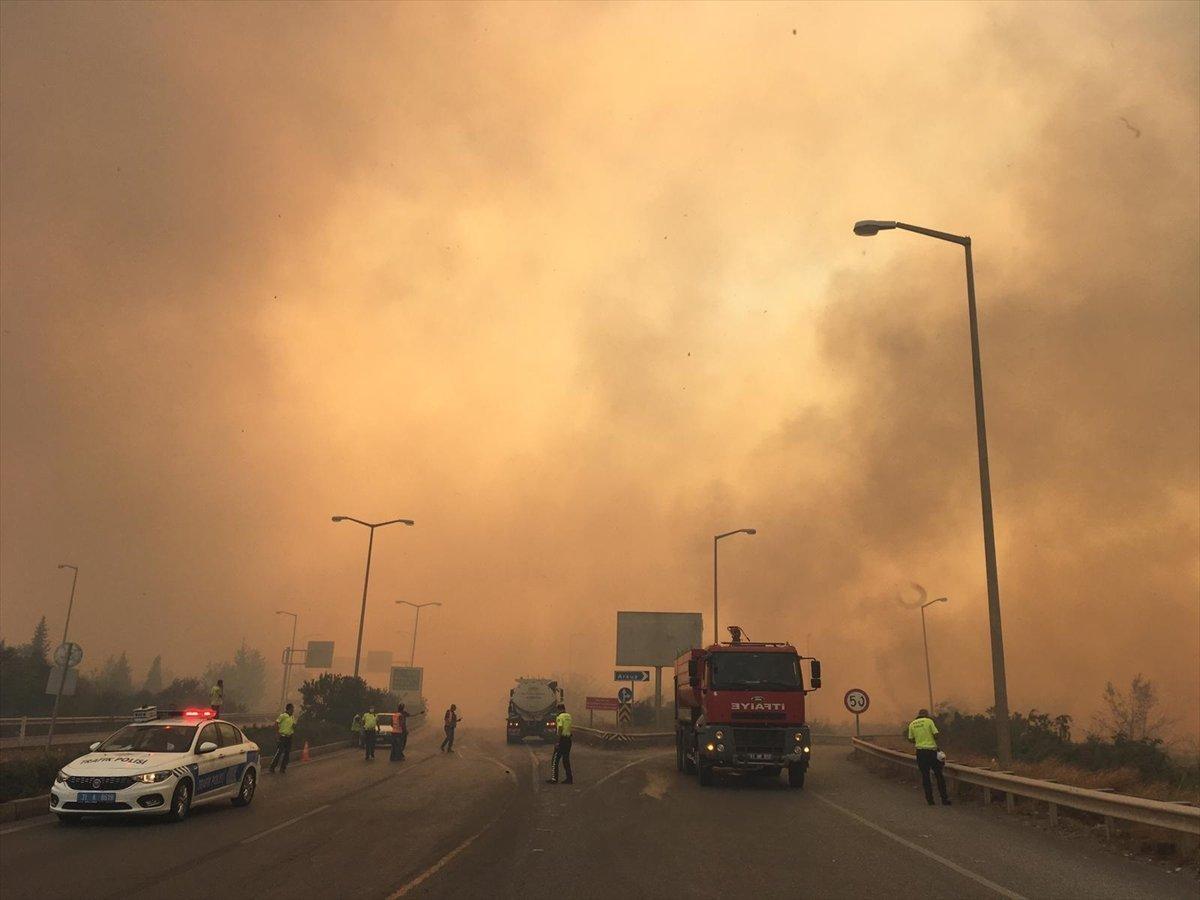 Hatay'da ormanlık alanda çıkan yangın yerleşim yerlerine sıçradı