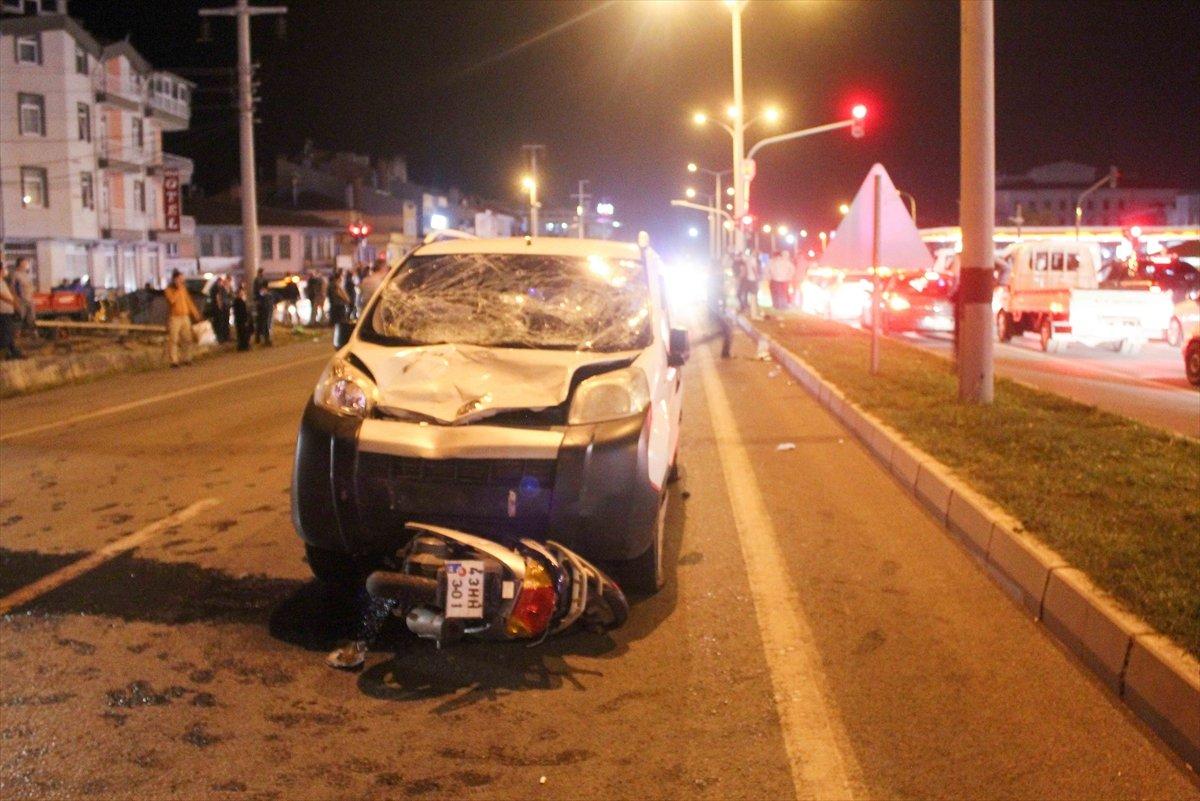 Kütahya'da ticari araç, iki motosiklete çarptı: 1 ölü