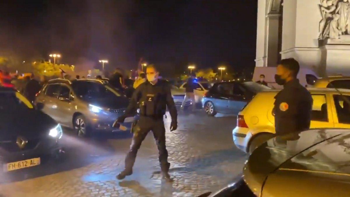 Fransa'da Ermeniler, Karabağ'ın geri alınması için protesto düzenledi