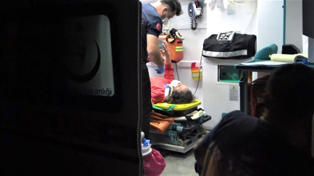 Karabük'te ters dönen araçtaki aile, ölümden döndü