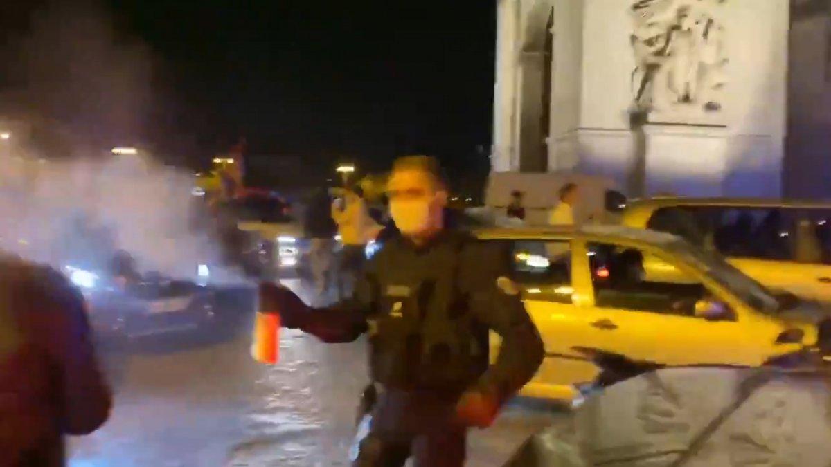 Fransa'da Ermeniler, Karabağ'ın geri alınması için protesto düzenledi