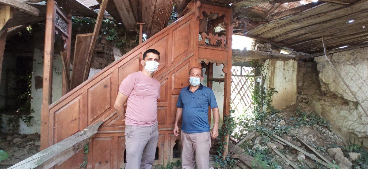 Düzce'de 300 yıllık cami bakımsızlığın kurbanı oldu