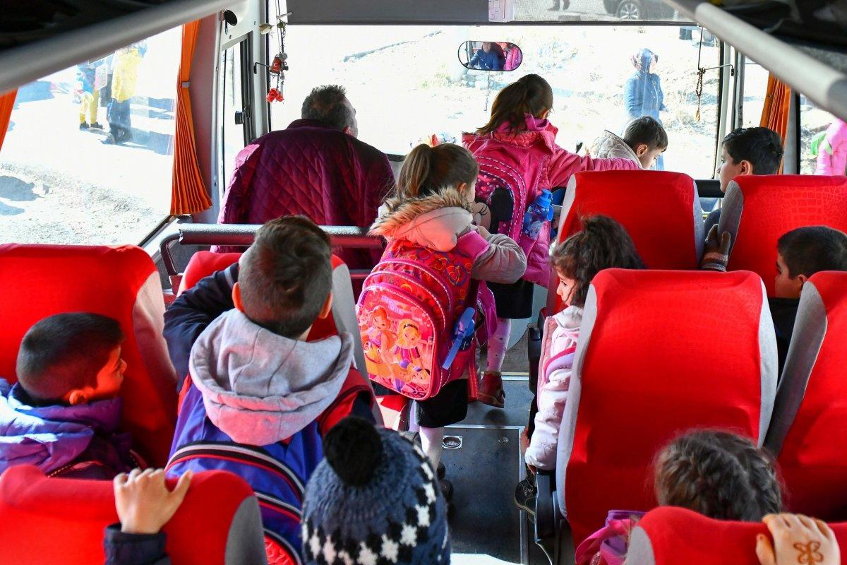 Sınıflarda pozitif vaka çıkarsa ne olacak? Sağlık Bakanlığı okul rehberi hazırladı