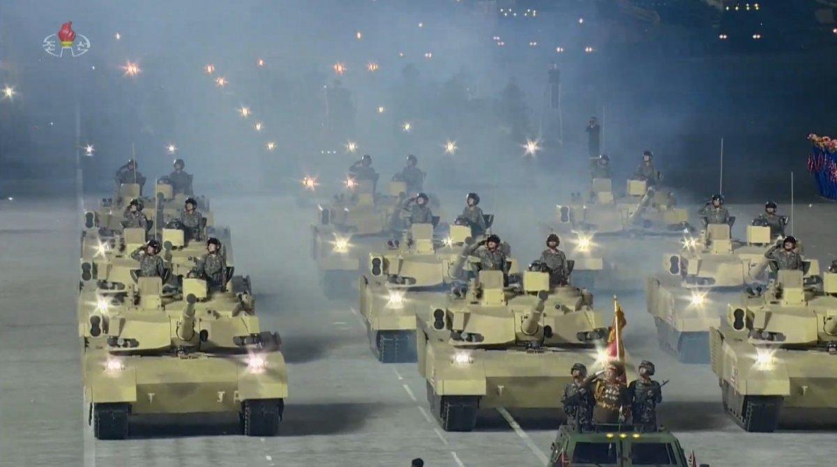 Kuzey Kore lideri Kim'den nükleer füzeli tören